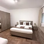Galileo - Modern Seafront Apartment-prime Location