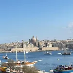 Galileo - Modern Seafront Apartment-prime Location Apartamento *
