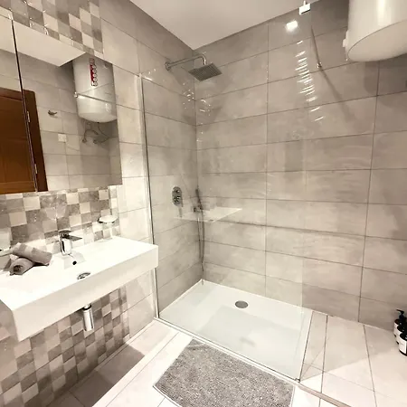 Galileo - Modern Seafront Apartment-prime Location Sliema