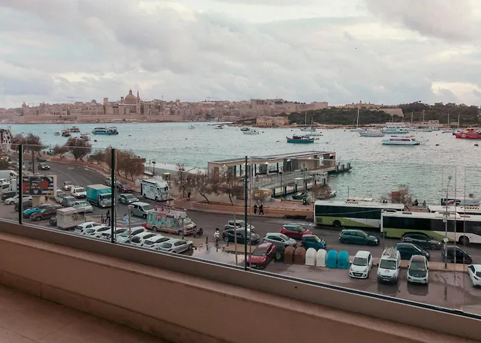 Galileo - Modern Seafront Apartment-prime Location Apartment Sliema