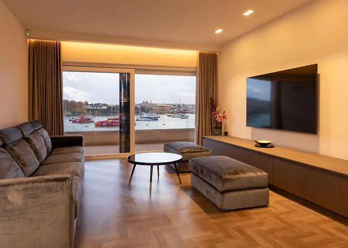 Galileo - Modern Seafront Apartment-prime Location Apartament Sliema