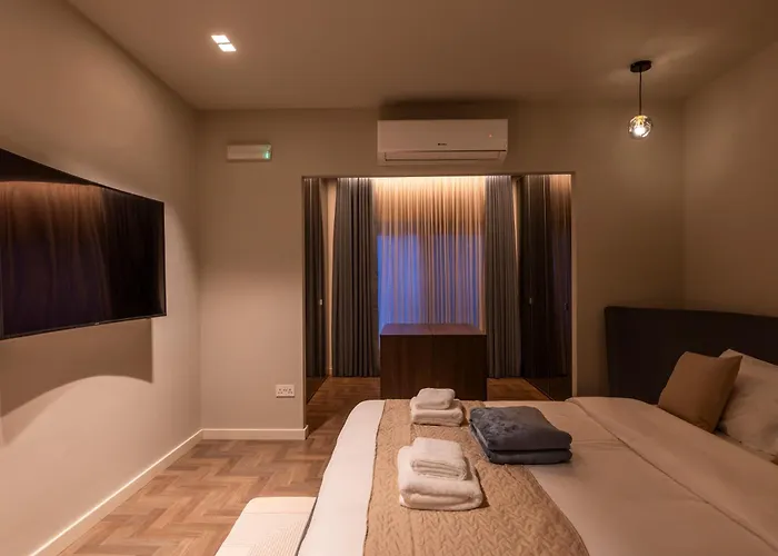 Galileo - Modern Seafront Apartment-prime Location Apartment