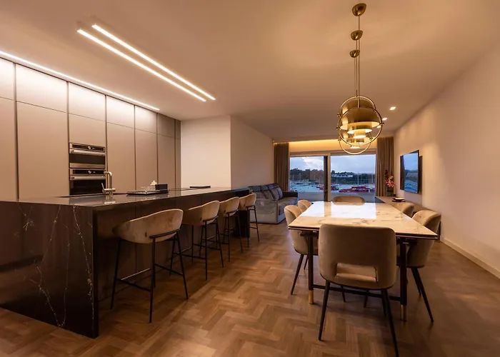 Galileo - Modern Seafront Apartment-prime Location Apartment