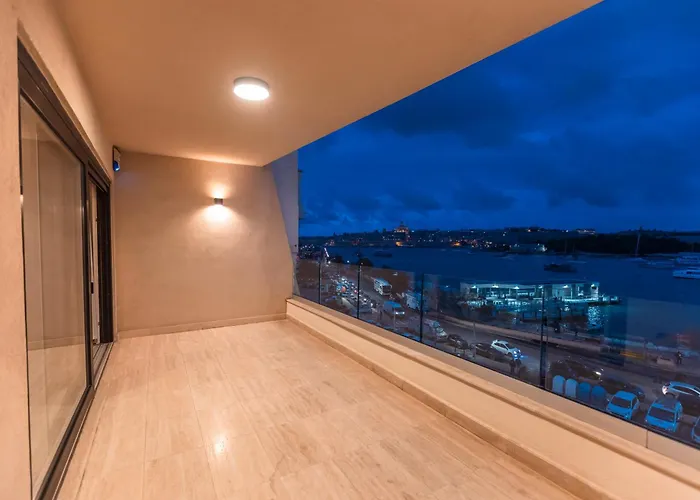 Galileo - Modern Seafront Apartment-prime Location Apartment *