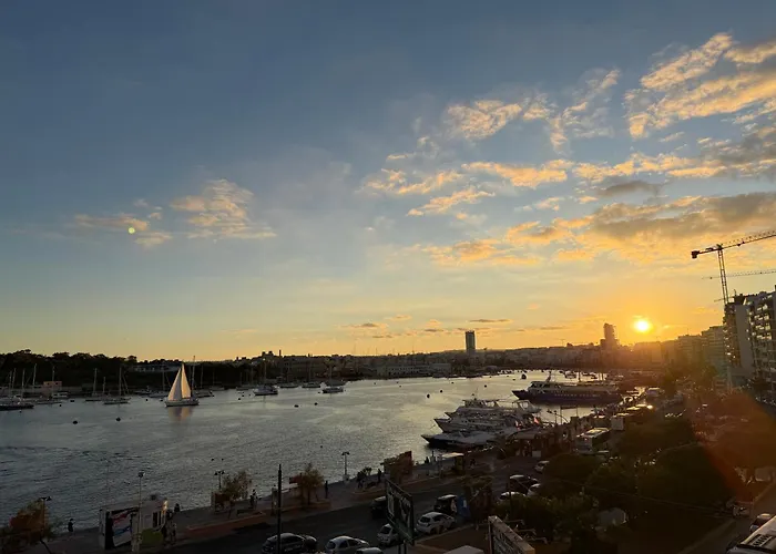 Apartament Galileo - Modern Seafront Apartment-prime Location