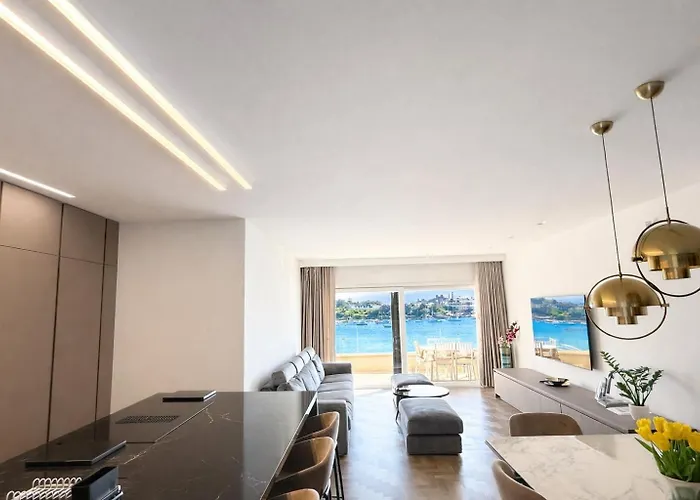 Galileo - Modern Seafront Apartment-prime Location *