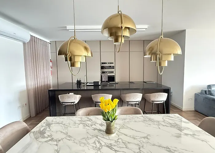 Galileo - Modern Seafront Apartment-prime Location Apartment