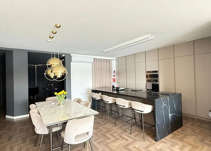 Galileo - Modern Seafront Apartment-prime Location