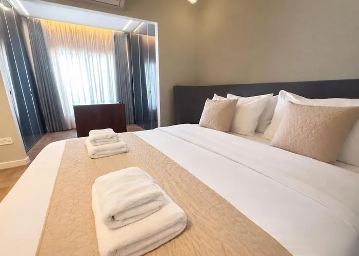 Galileo - Modern Seafront Apartment-prime Location Apartment