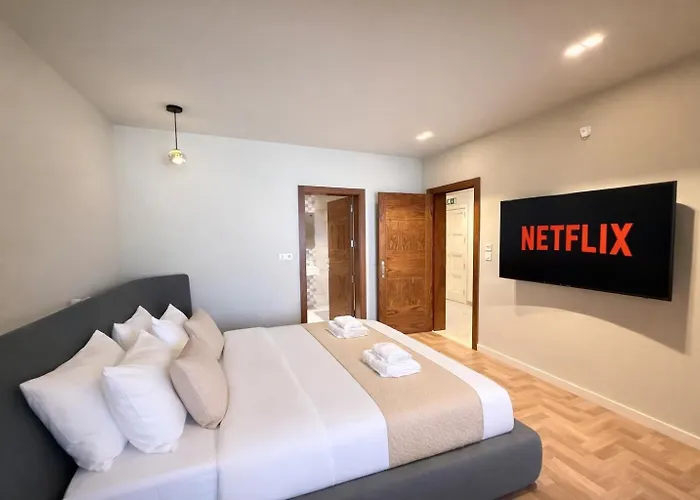 Galileo - Modern Seafront Apartment-prime Location Apartament *