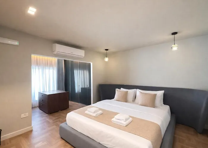 Galileo - Modern Seafront Apartment-prime Location