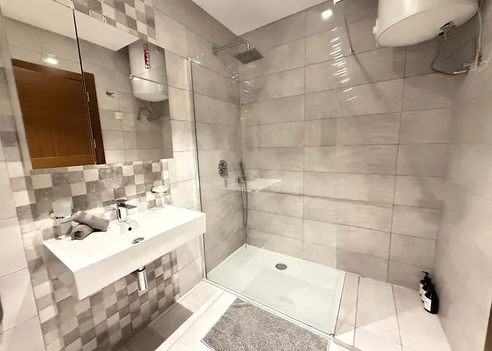 Galileo - Modern Seafront Apartment-prime Location Sliema