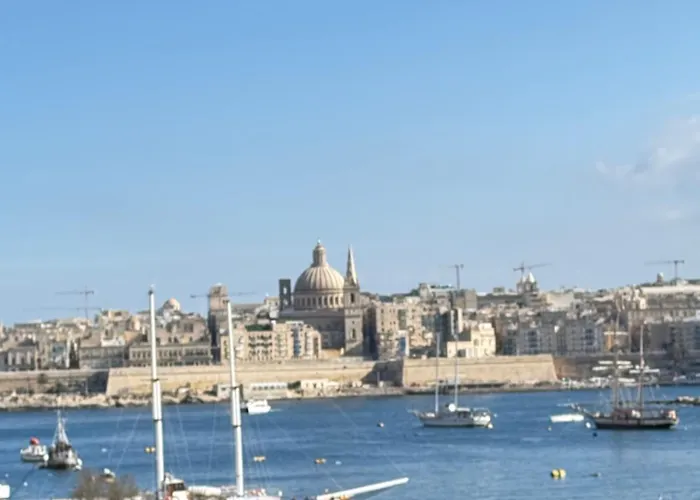 Galileo - Modern Seafront Apartment-prime Location Apartment *