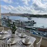 Galileo - Modern Seafront Apartment-prime Location
