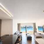Galileo - Modern Seafront Apartment-prime Location *