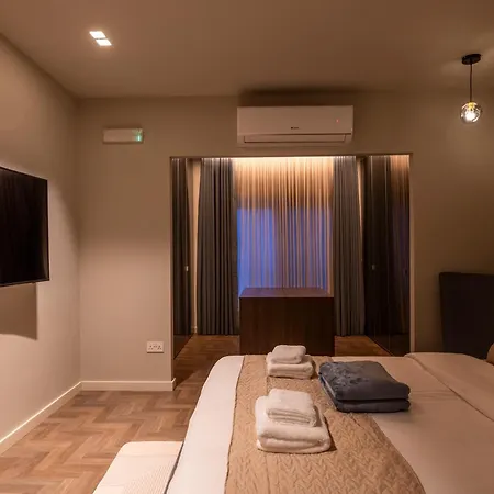 Galileo - Seafront Luxury Apartment